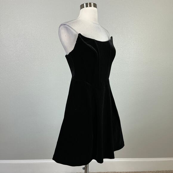 AQUA Velvet Strapless Mini Fit and Flare Cocktail Party Dress Black Size 12 LBD - Picture 2 of 11